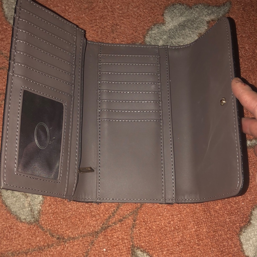 Guess Wallet - Picture 3 of 3